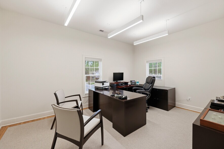 More Photos Of 131 Kentucky Ave, Lexington Freestanding For Sale