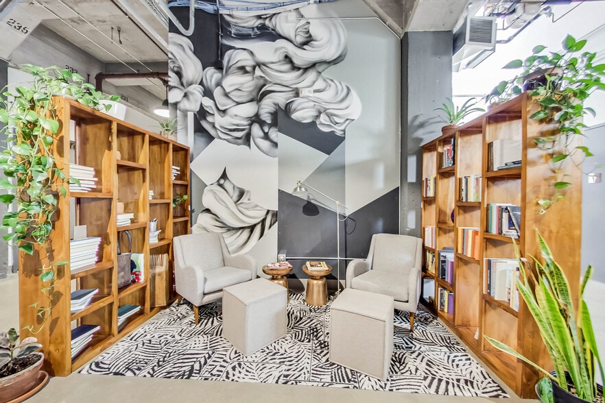 More Photos Of 2744 E 11th St, Oakland Showroom For Lease