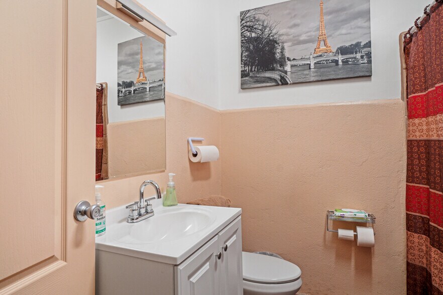 More Photos Of 10108 Socorro Dr, El Paso General Retail For Sale