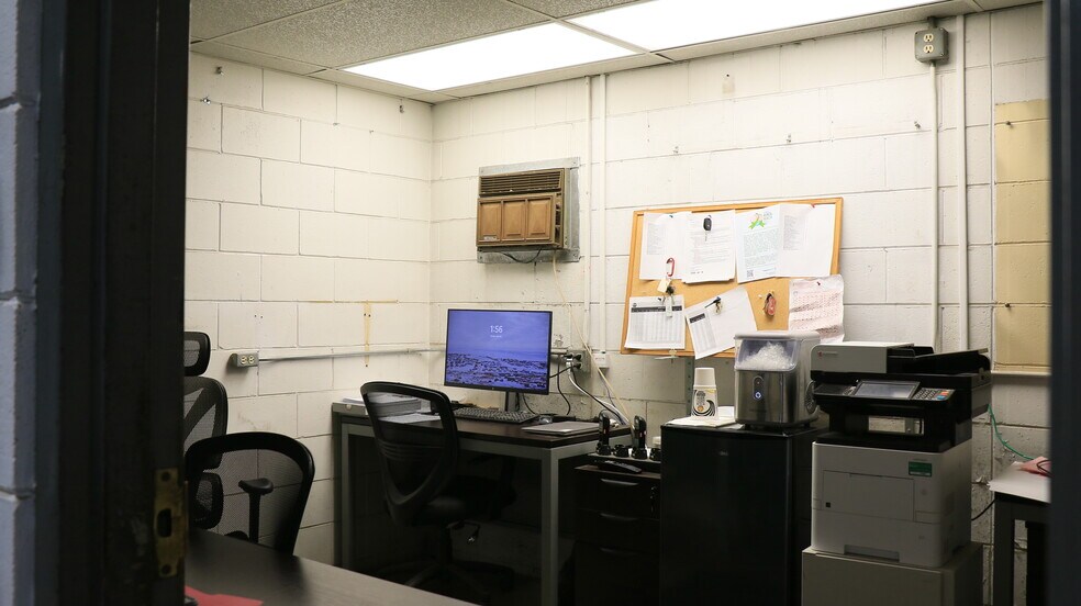 More Photos Of 218 Clay St, Jasper Flex For Lease