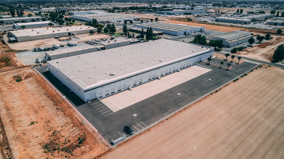 Primary Photo Of 7530 W Sunnyview Ave, Visalia Distribution For Lease