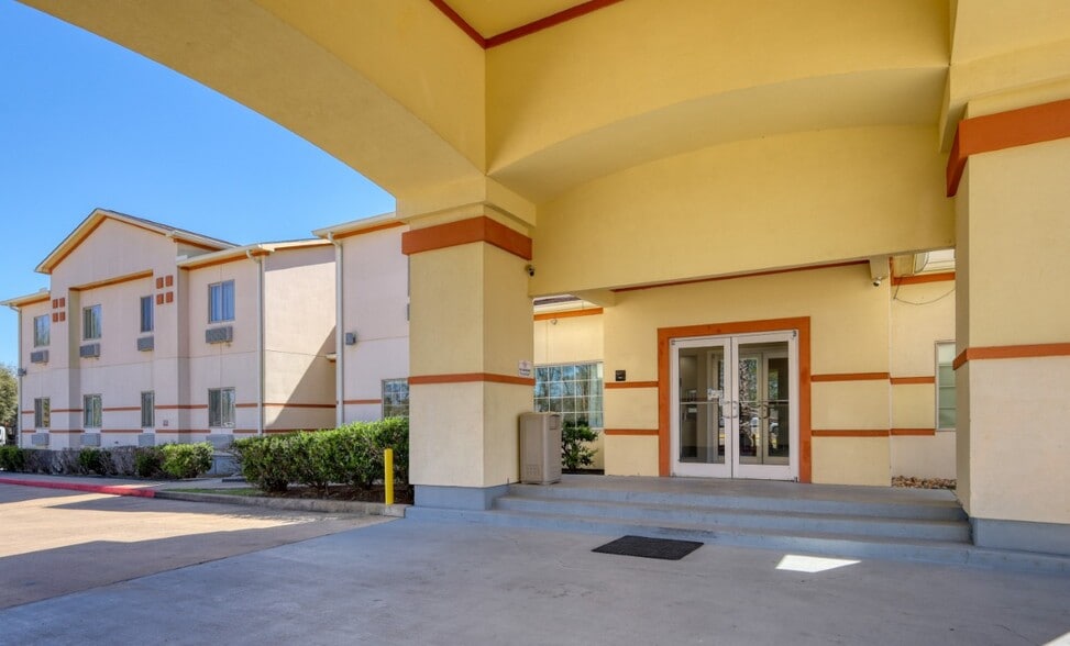 More Photos Of 2209 Highway 290 E, Brenham Hotel For Sale