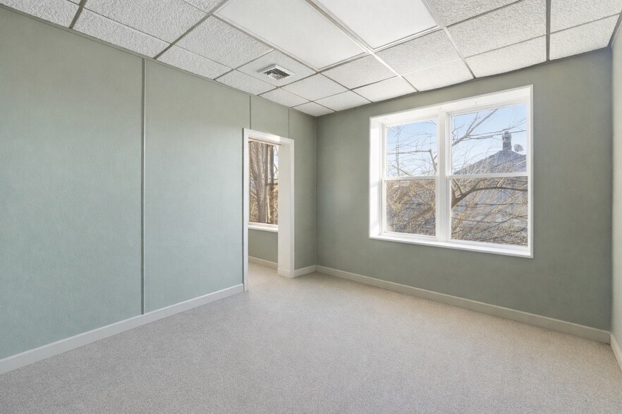 More Photos Of 20 W Park Ave, Long Beach Storefront Retail Office For Sale