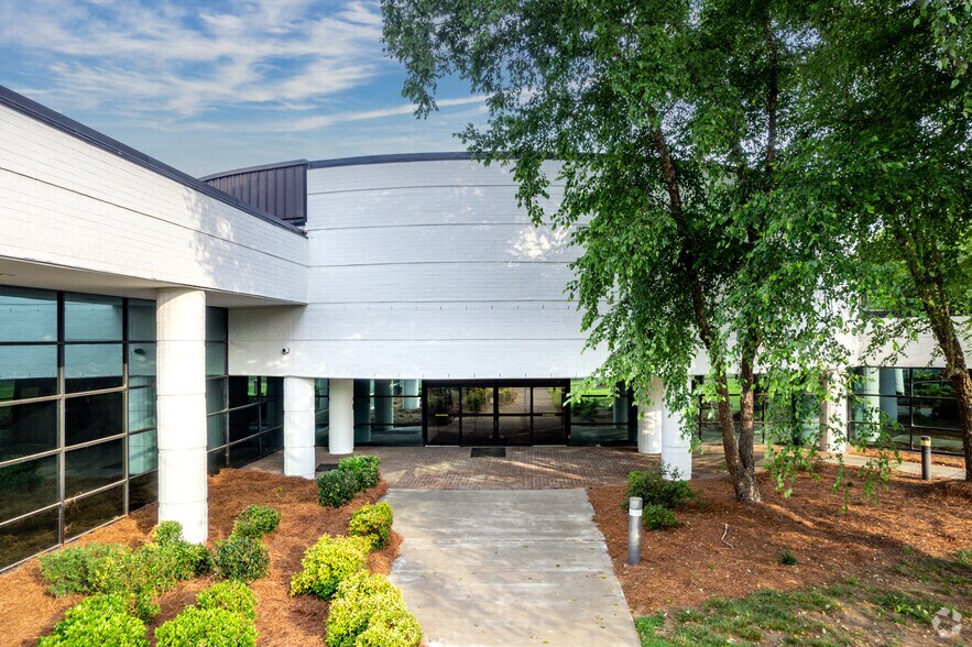 More Photos Of 1251 Arrow Pine Dr, Charlotte Unknown For Lease