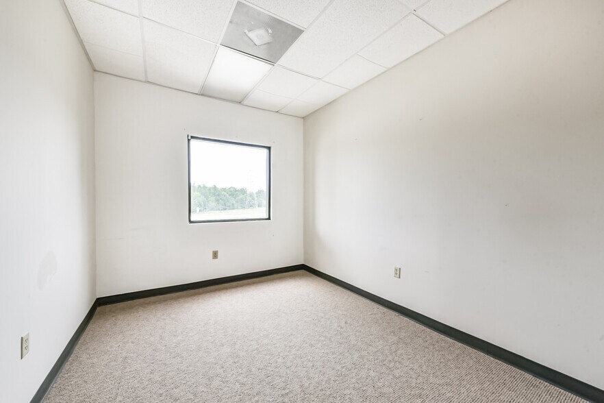 More Photos Of 20550 Townsen Blvd, Humble Office For Sale