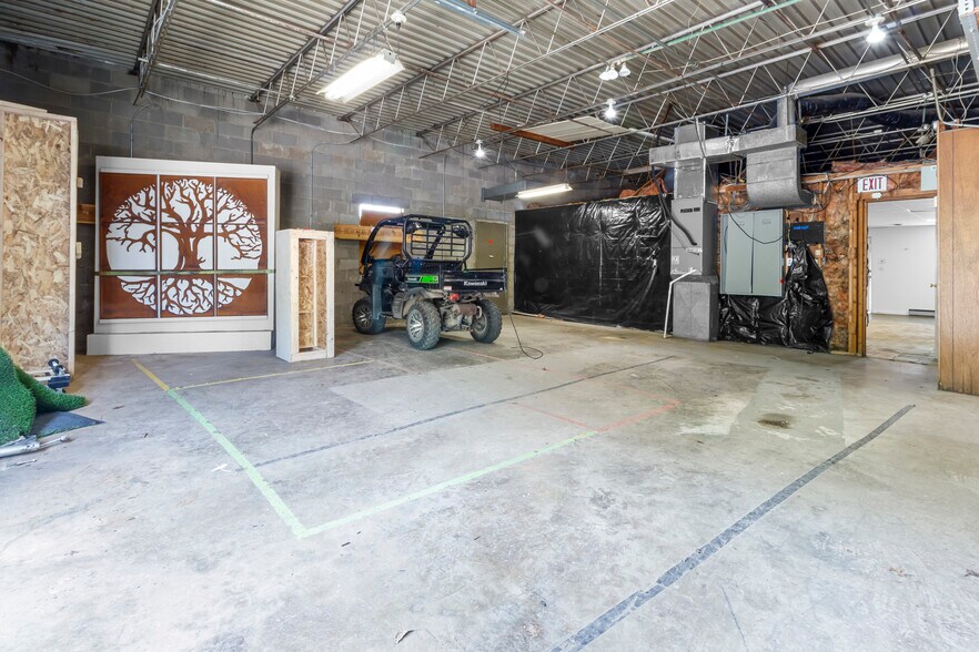 More Photos Of 2214-2228 E 44th St, Indianapolis Warehouse For Sale