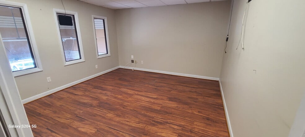 More Photos Of 5641 General Washington Dr, Alexandria Light Manufacturing For Lease