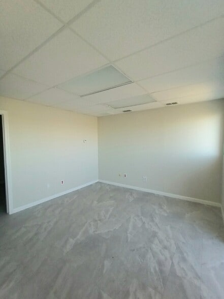More Photos Of 3410 E Grimes St, Harlingen Freestanding For Lease