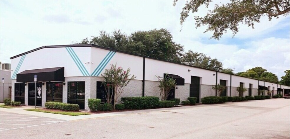 More Photos Of 1720 N Goldenrod Rd, Orlando Showroom For Lease