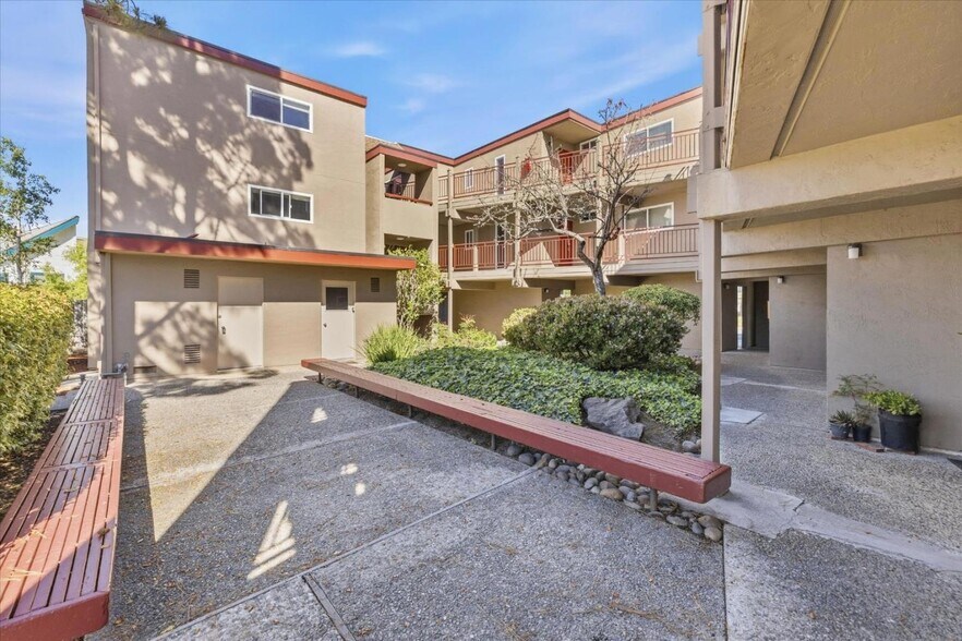 More Photos Of 171 Marine Parade, Santa Cruz Apartments For Sale