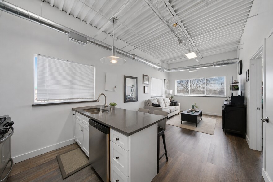 More Photos Of 460 Coventry Ln, Crystal Lake Apartments For Sale