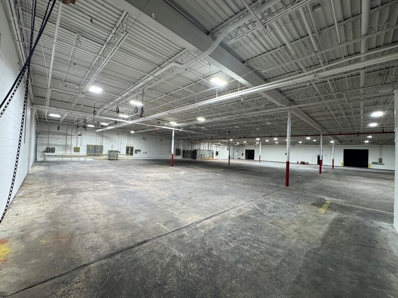 More Photos Of 2903 Lee Ave, Sanford Manufacturing For Lease