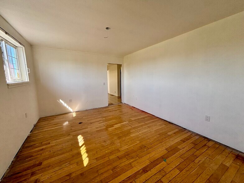 More Photos Of 4 18th St, Richmond Industrial For Sale