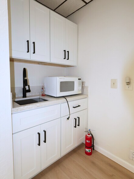 More Photos Of 311 E Washington Ave, Escondido Office For Lease