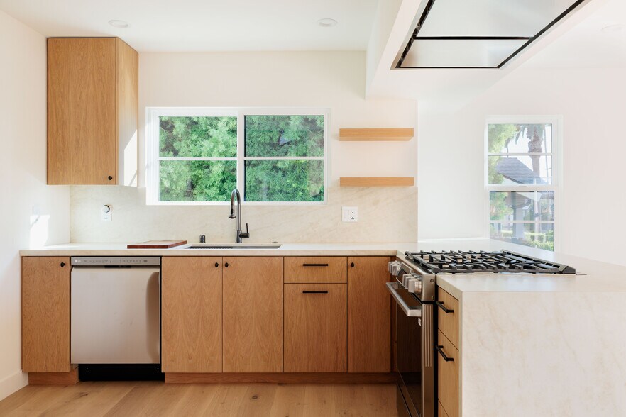 More Photos Of 1018 Manzanita St, Los Angeles Apartments For Sale