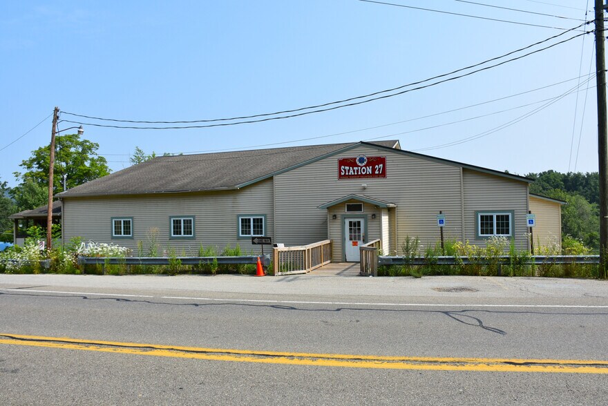 Primary Photo Of 18208 Cussewago Rd, Meadville Restaurant For Sale
