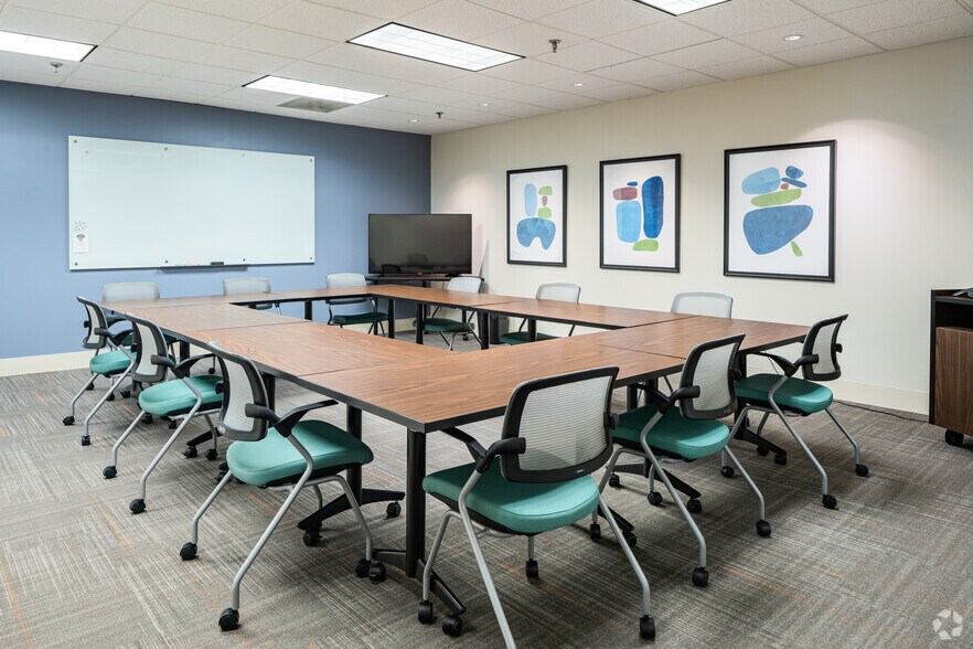 More Photos Of 231 S Bemiston Ave, Clayton Coworking Space