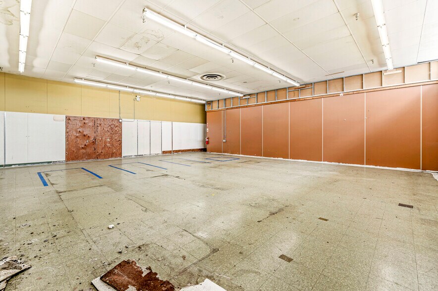 More Photos Of 1519 IN-37, Elwood Storefront Retail Office For Lease
