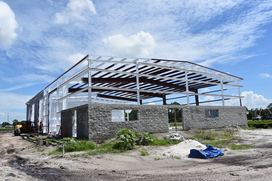 More Photos Of 7125 114th Ave, Largo Warehouse For Lease