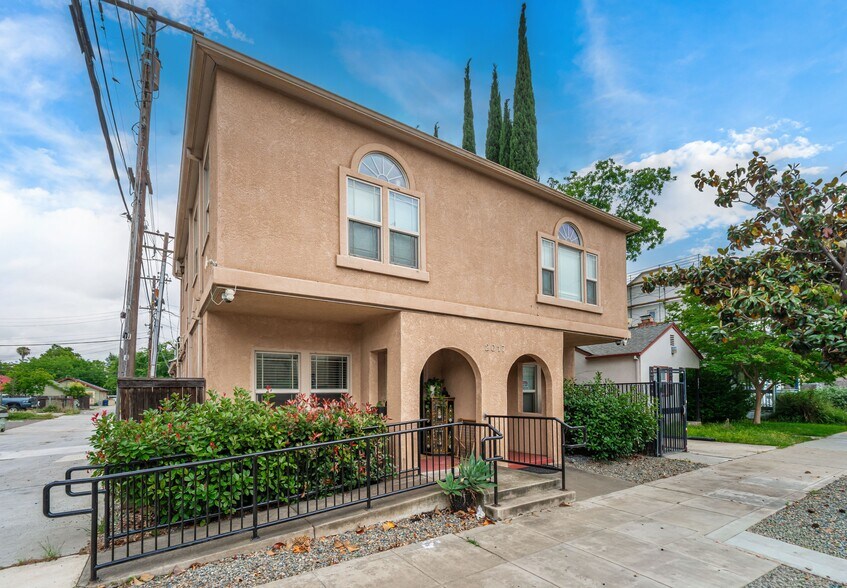Primary Photo Of 2017 30th St, Sacramento Apartments For Sale