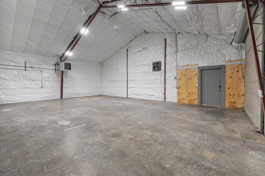 More Photos Of 1294 Midland Trl, Milton Flex For Sale