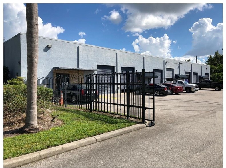 Primary Photo Of 54 W Illiana, Orlando Warehouse For Lease