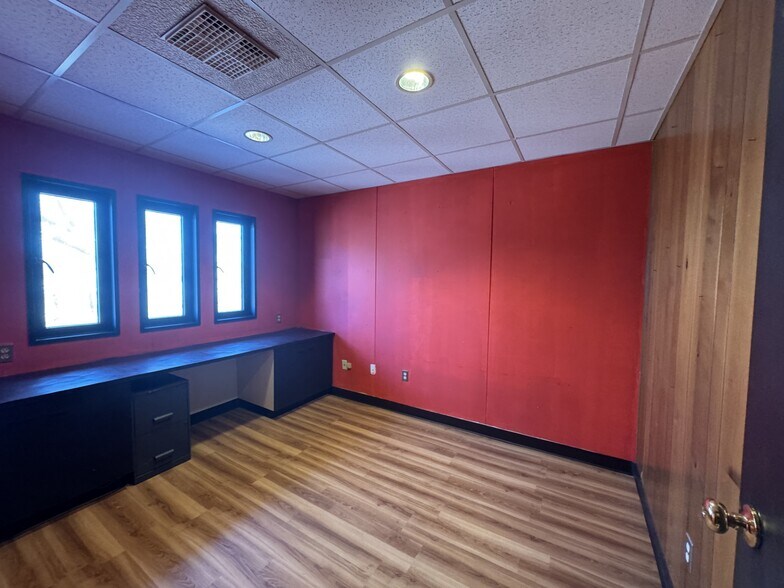 More Photos Of 106 Nate Whipple Hwy, Cumberland Office For Lease