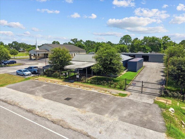 More Photos Of 2113 Garden Rd, Pearland Light Distribution For Sale