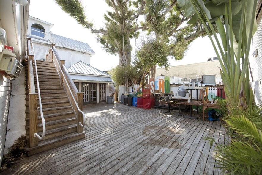 More Photos Of 221 Duval St, Key West Restaurant For Lease