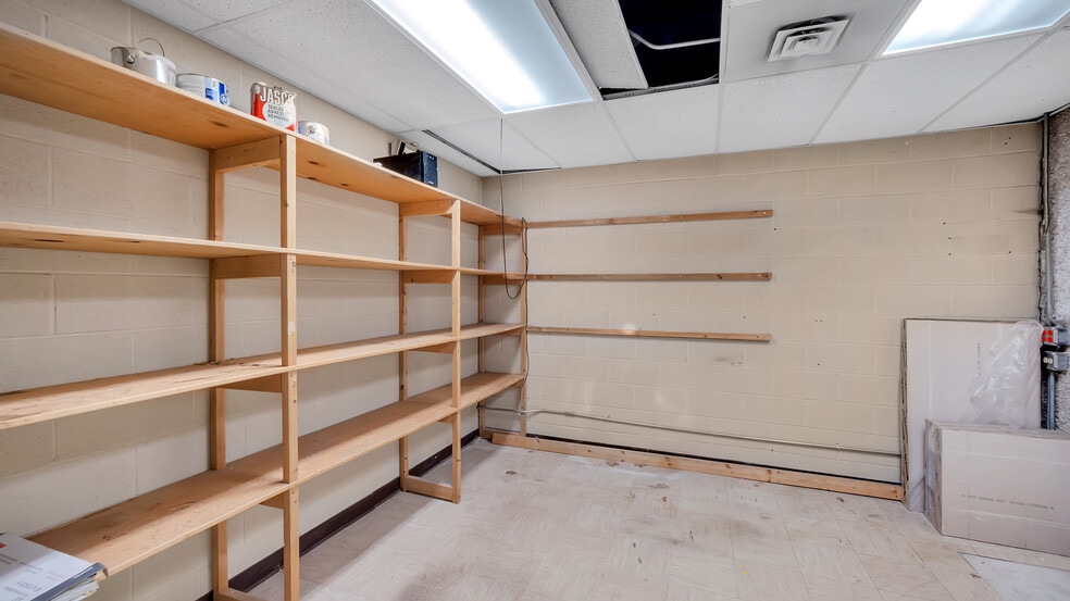 More Photos Of 3751 W 79th St, Chicago Freestanding For Lease