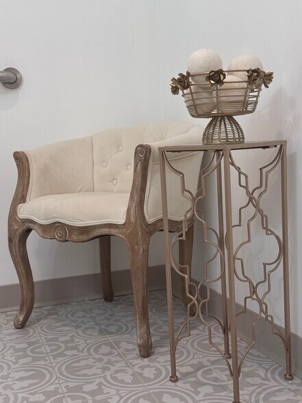 More Photos Of 12 E Walnut St, Asheville Storefront Retail Office For Lease