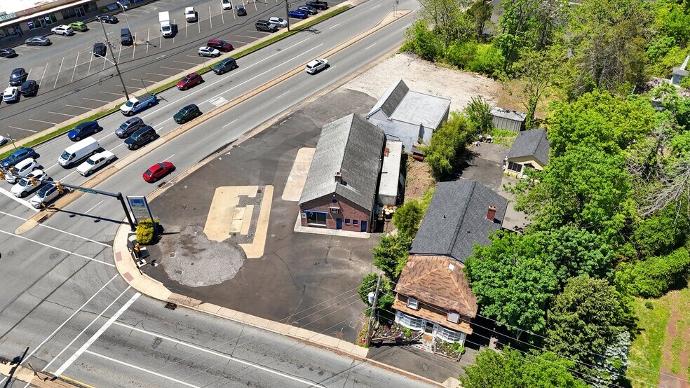 More Photos Of 2304 Huntingdon Pike, Huntingdon Valley Auto Repair For Sale