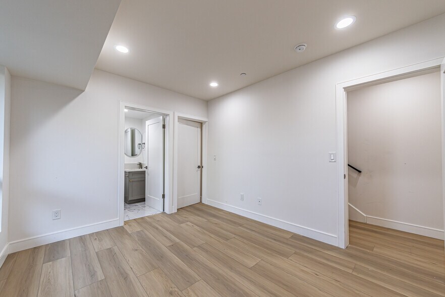 More Photos Of 5436 Romaine St, Los Angeles Apartments For Sale