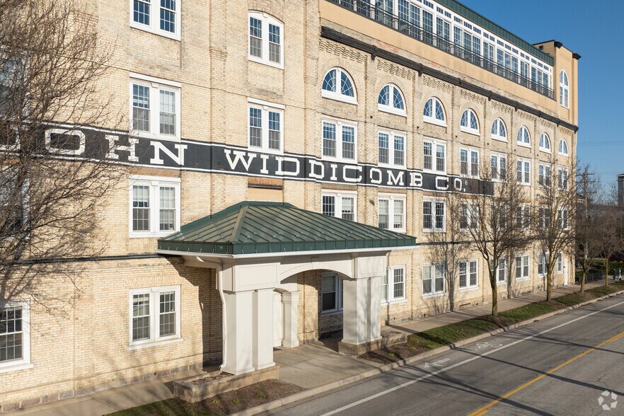 More Photos Of 601 5th St NW, Grand Rapids Medical For Lease