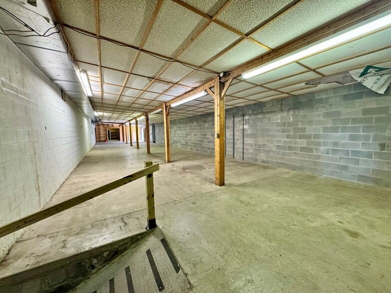 More Photos Of 868 State Route 3 and 12, Hinton Flex For Sale