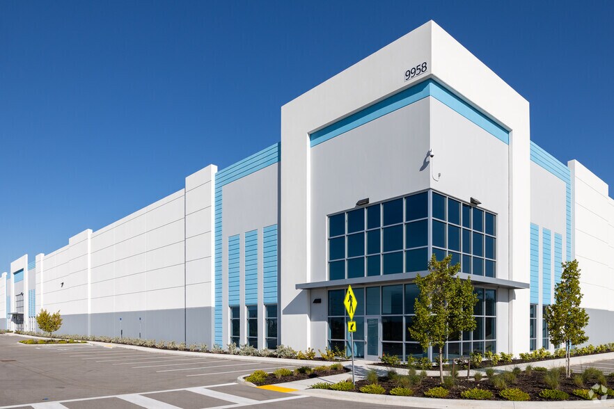 More Photos Of 16200 Ben Hill Griffin Pky, Fort Myers Unknown For Lease