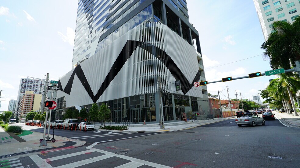 More Photos Of 115 SW 8th St, Miami Restaurant For Sale