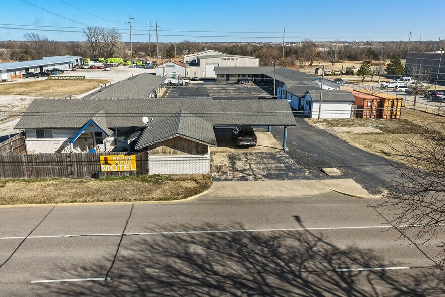 More Photos Of 1900 N Broadway Ave, Ada Hotel For Sale