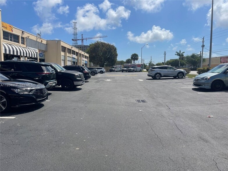 More Photos Of 10379-10399 SW 186th St, Miami Light Manufacturing For Sale