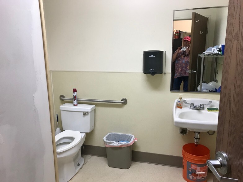 More Photos Of 2000 Cabot Pl, Oxnard Warehouse For Sale