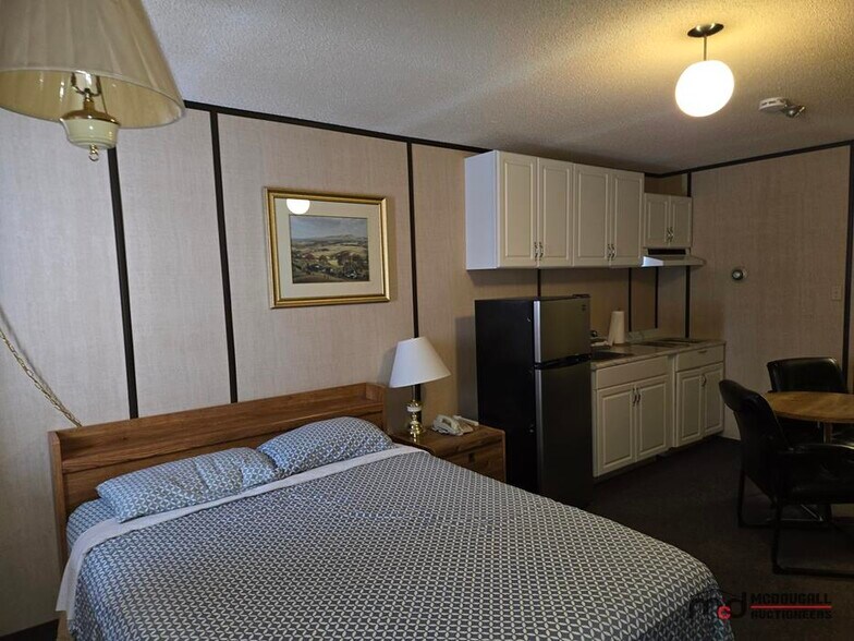 More Photos Of 775 W 5th Ave, Shaunavon Hotel For Sale