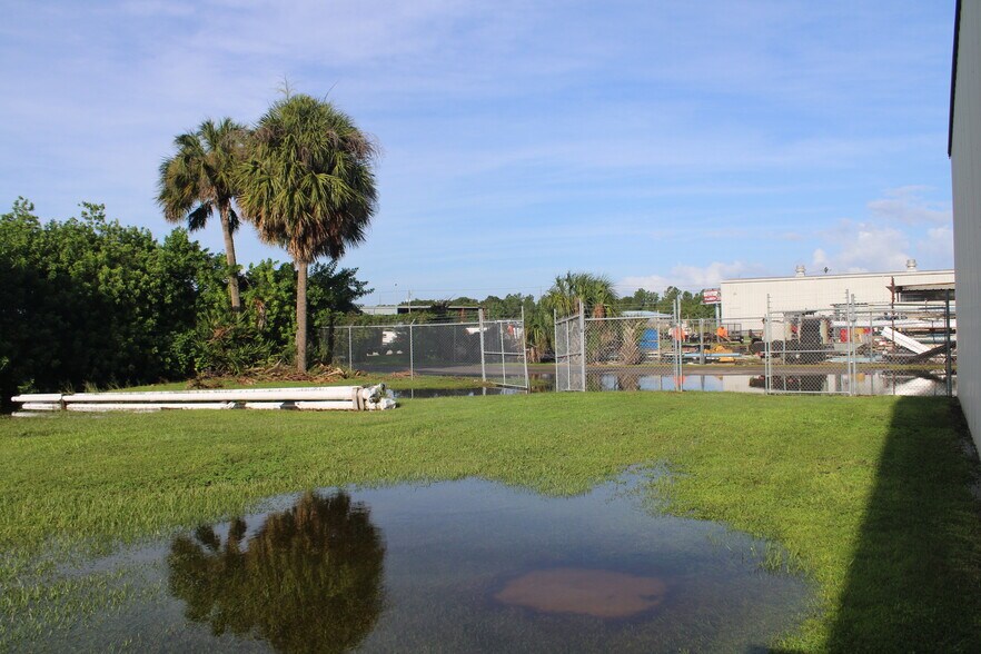 More Photos Of 399 Prairie Industrial Pky, Mulberry Warehouse For Sale