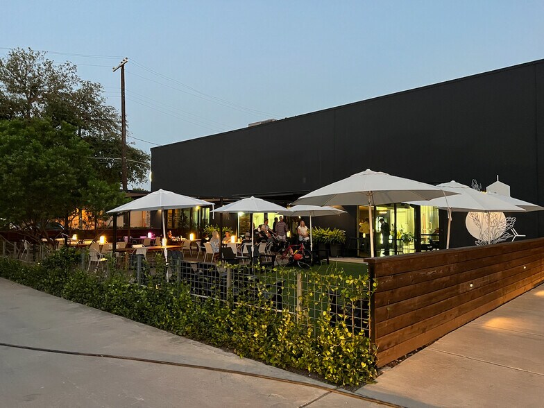 More Photos Of 2330 Langford St, Dallas Storefront For Sale