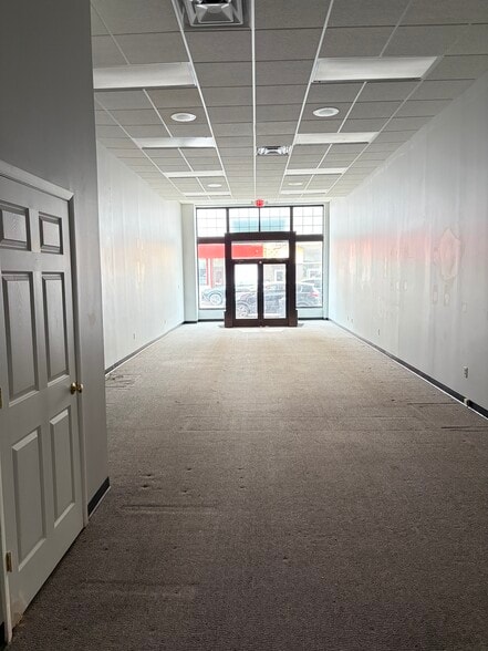 More Photos Of 736-740 Monmouth St, Newport Storefront Retail Residential For Lease