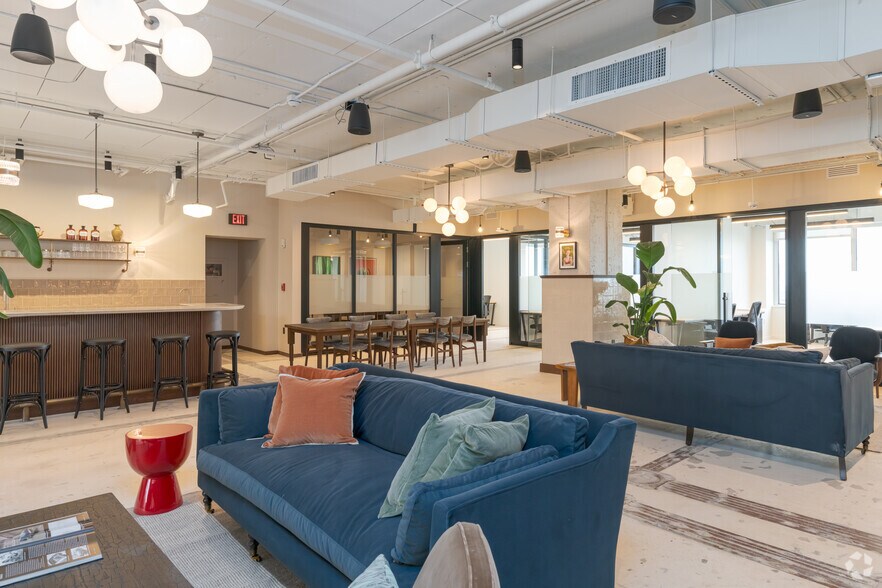 More Photos Of 100 N Biscayne Blvd, Miami Office For Lease