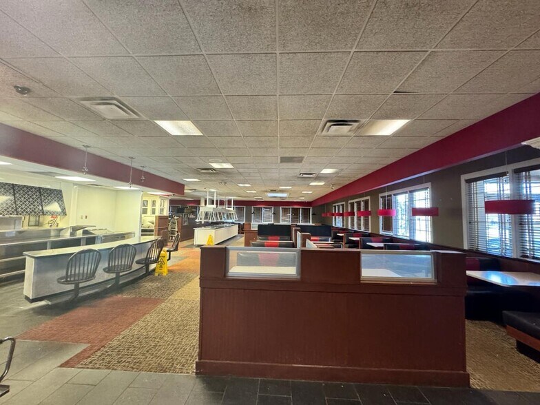 More Photos Of 408 Market Square Dr, Maysville Restaurant For Sale