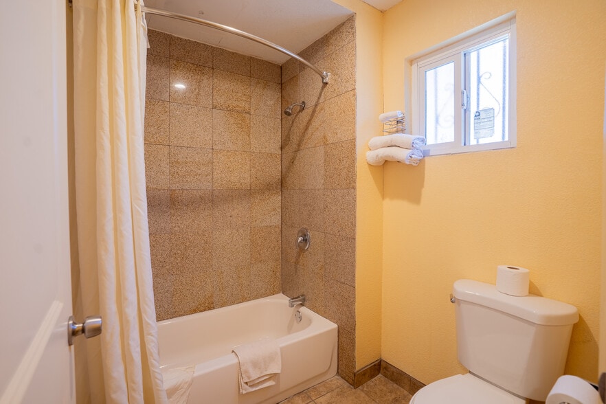 More Photos Of 839 W Pacheco Blvd, Los Banos Hotel For Sale