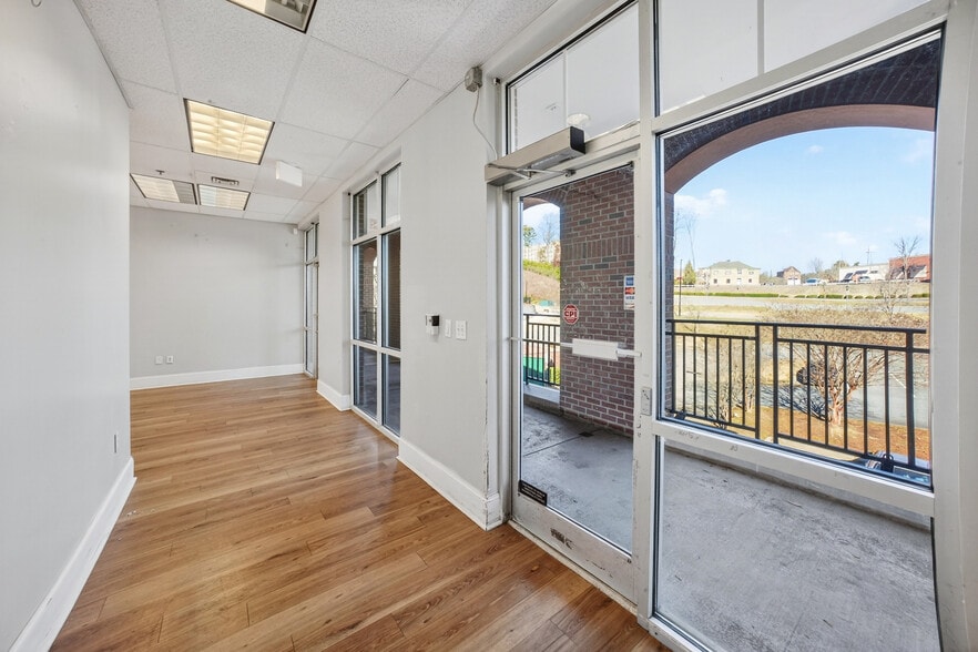 More Photos Of 10210 Berkeley Place Dr, Charlotte Storefront Retail Office For Lease