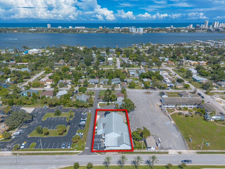 More Photos Of 529 Ridgewood Ave, Daytona Beach Freestanding For Lease