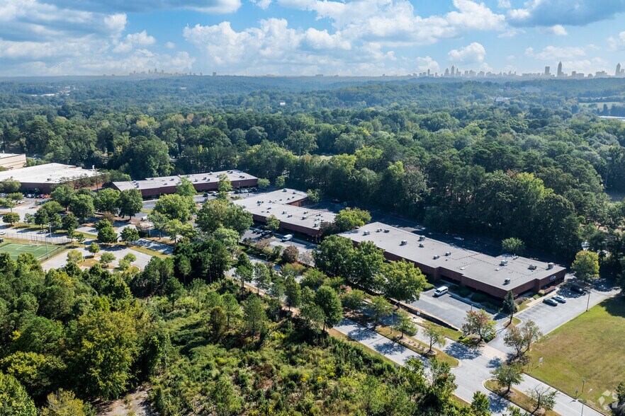 More Photos Of 3201 Atlanta Industrial Pky NW, Atlanta Light Distribution For Lease